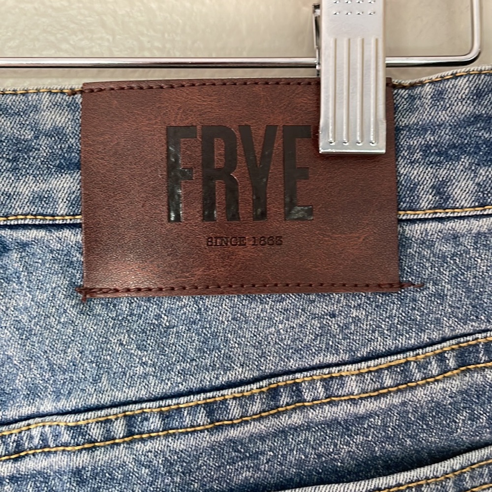 NWT FRYE Vintage Wash Jeans. Size 30 - Picture 9 of 11